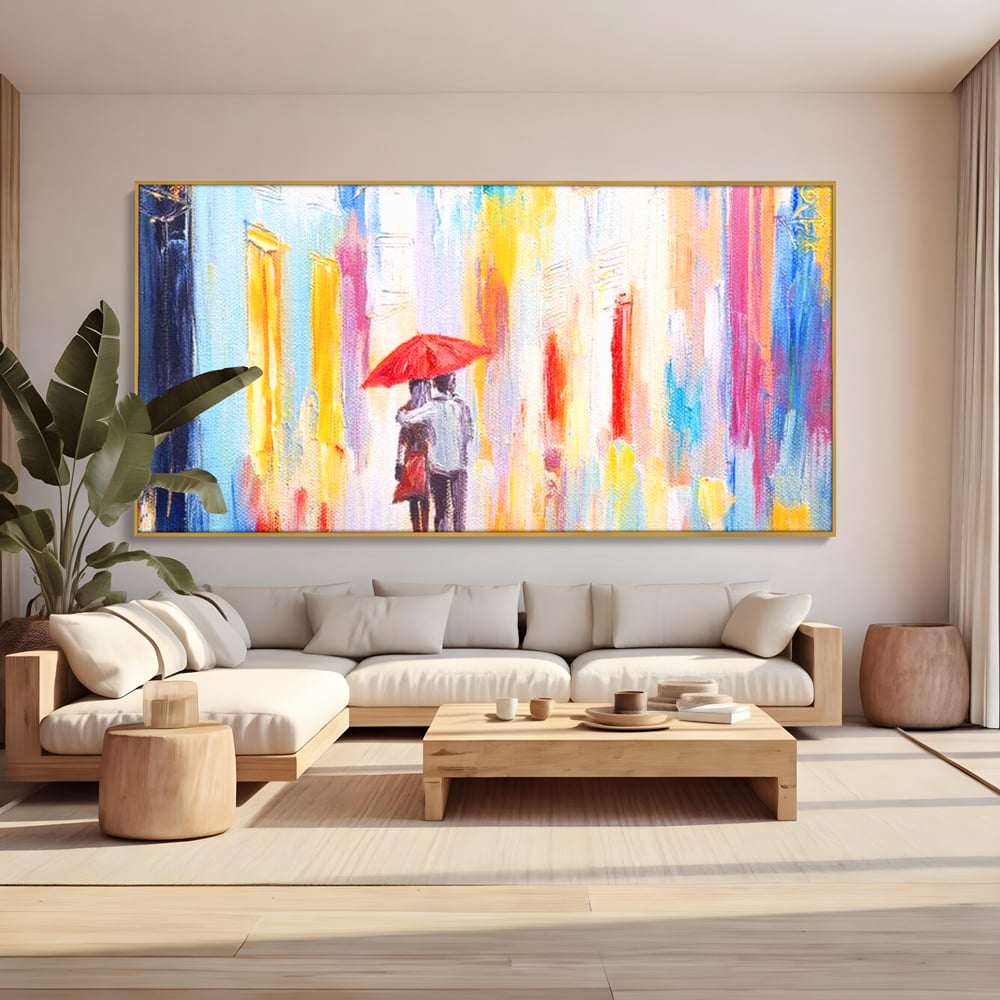 Tablou canvas cu pictura cu un cuplu sub umbrela, in rama de aluminiu auriu, pe perete intr-un living